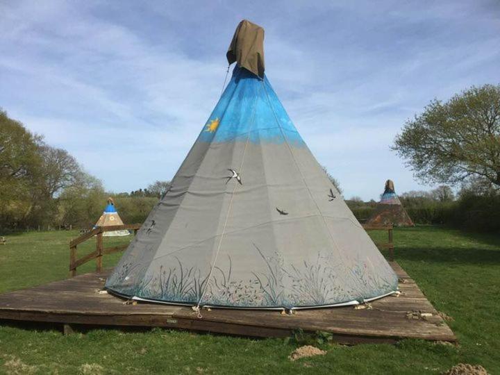 Big Sky Tipi Holidays Wartling Bagian luar foto