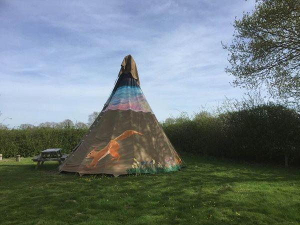Big Sky Tipi Holidays Wartling Bagian luar foto